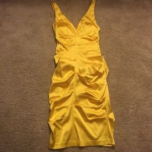 Small yellow cache dress